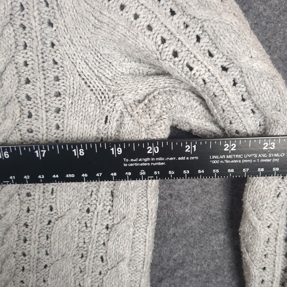 American Eagle Gray Cable Knit Cardigan Sweater Women Size M V-Neck Button Front - Picture 10 of 11